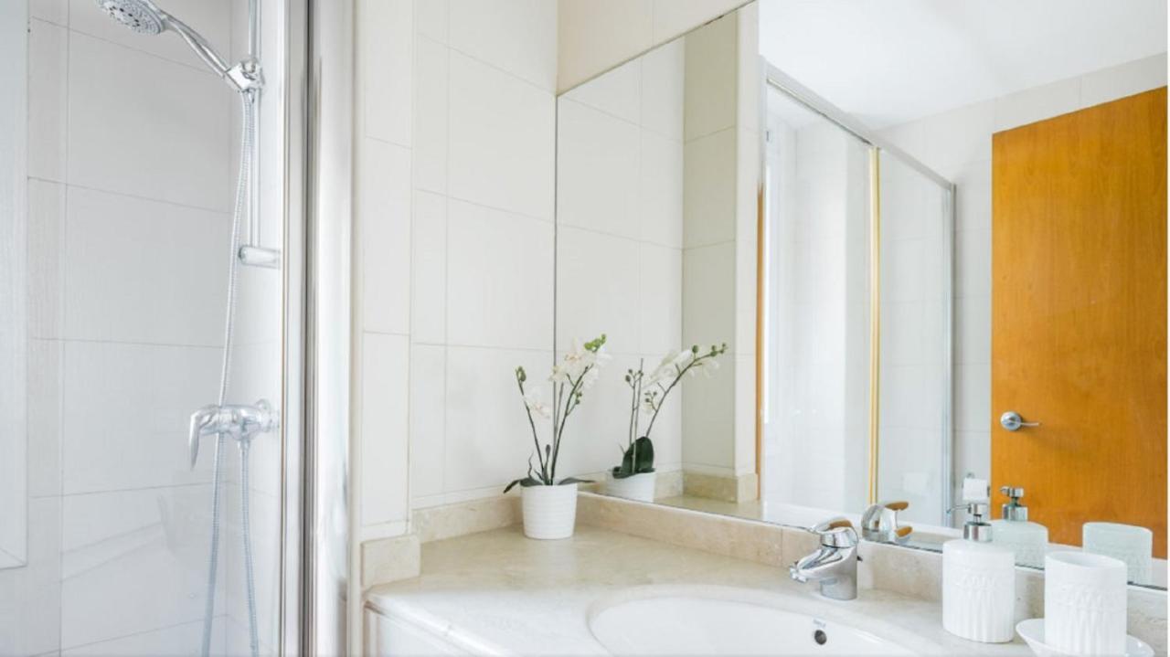 Bonito Duplex Con Piscina En Barcelona&playa